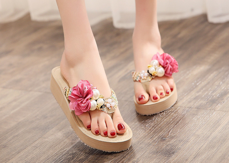 Papuci moderni pentru femei - două modele