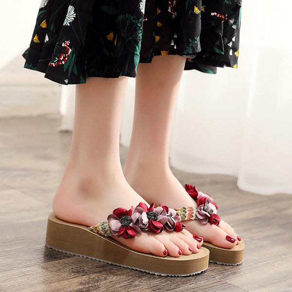 Stílusos női papucs 3D virágdíszítéssel két színben