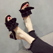 Stílusos női papucs vastag sarkú fekete és bézs színben