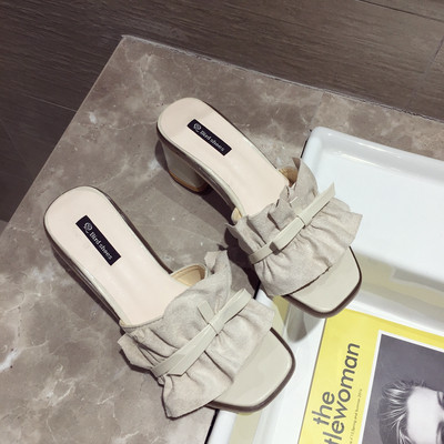 Stílusos női papucs vastag sarkú fekete és bézs színben