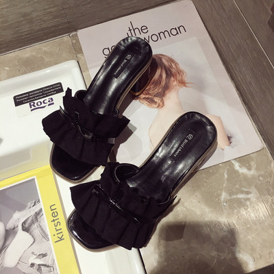 Stílusos női papucs vastag sarkú fekete és bézs színben