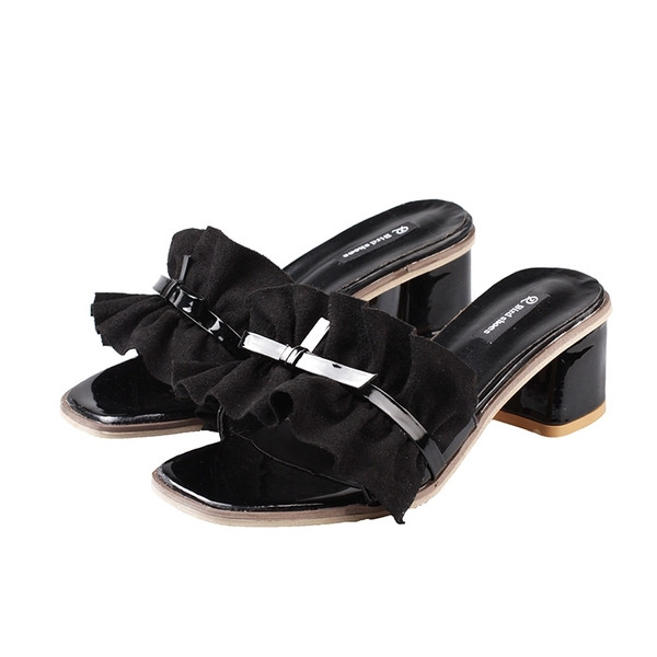 Stílusos női papucs vastag sarkú fekete és bézs színben