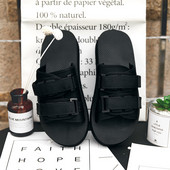 Alkalmi férfi papucs fekete matricákkal