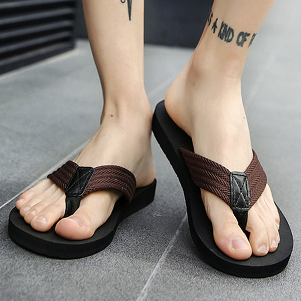 Papuci de bărbați actuali în trei culori