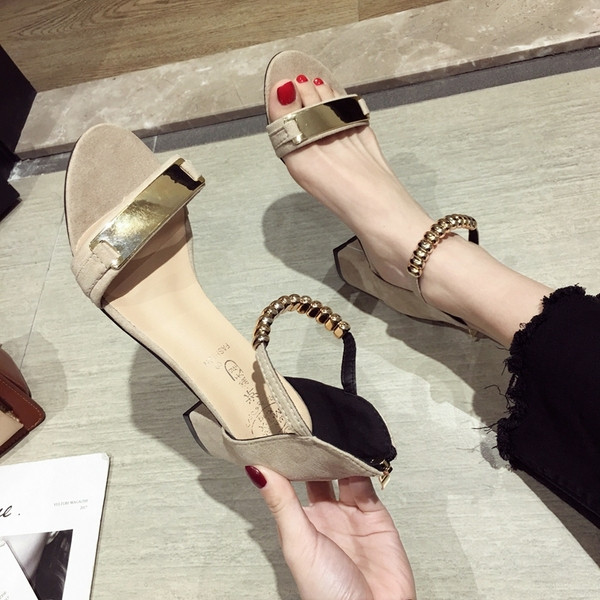 Sandale de dama actuale cu toc gros si decor metalic in doua culori