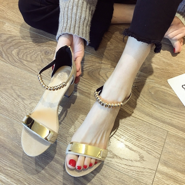 Sandale de dama actuale cu toc gros si decor metalic in doua culori