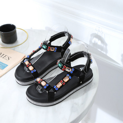 Modern női szandál színes kövekkel fekete színben