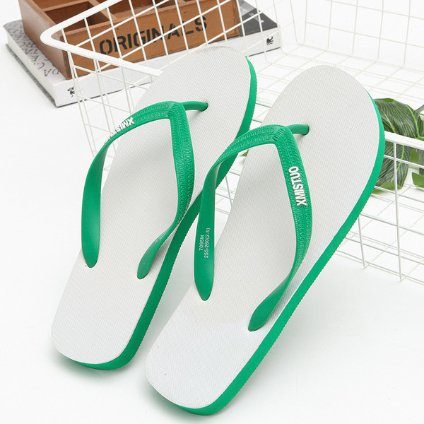 Papuci casual de vară pentru bărbați într-o inscripție