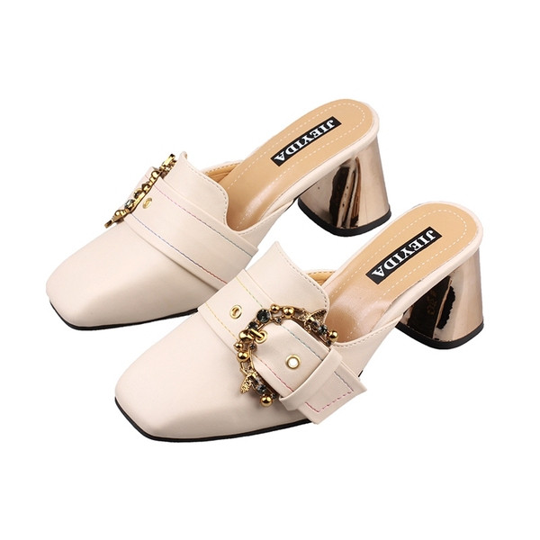 Κομψές κυρίες παντόφλες με μεταλλική πόρπη σε δύο χρώματα