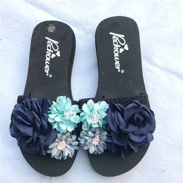 Női papucs díszítéssel négy színben