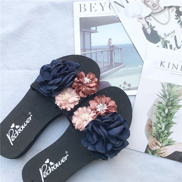 Női papucs díszítéssel négy színben