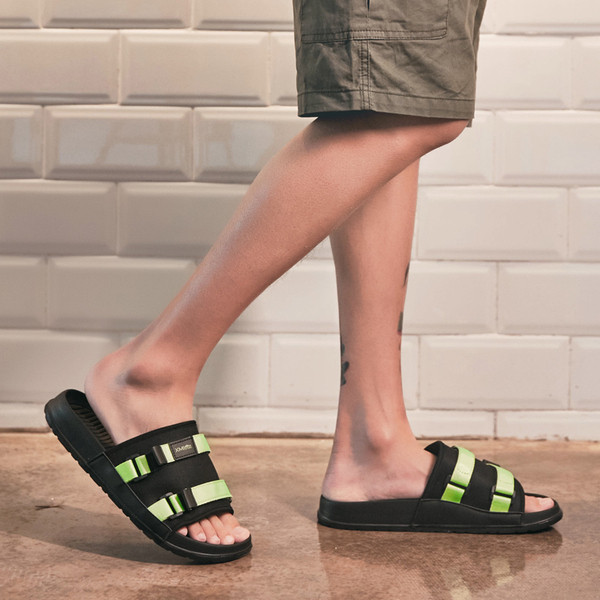 Papuci moderni pentru barbati in negru cu bretele colorate