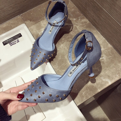 Női magas sarkú cipő és fém fűzőlyuk két színben