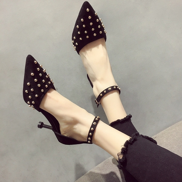 Női magas sarkú cipő és fém fűzőlyuk két színben
