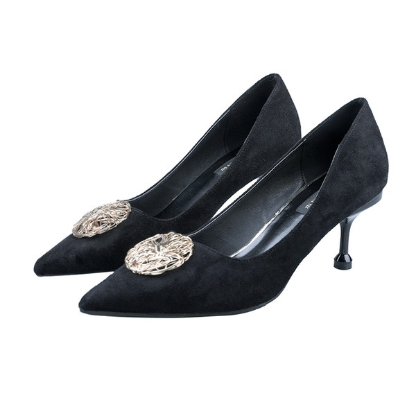 Elegáns női cipő magassarkúval, fém díszítéssel, fekete és bézs színben