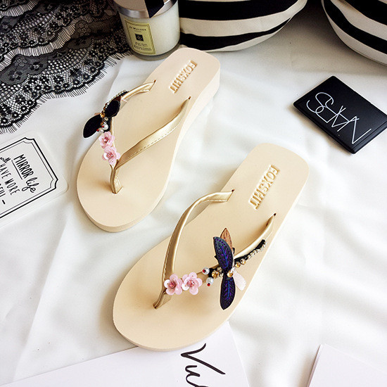 Papuci eleganti de dama cu element 3D in negru si bej