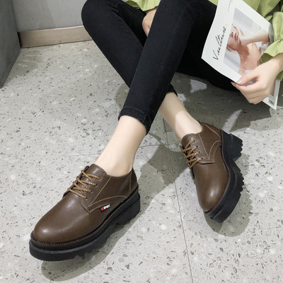 Alkalmi női cipő fűzővel - két színben