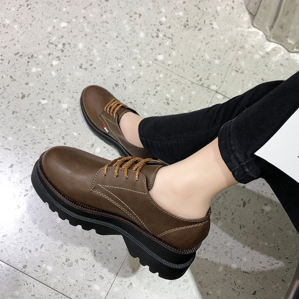 Alkalmi női cipő fűzővel - két színben