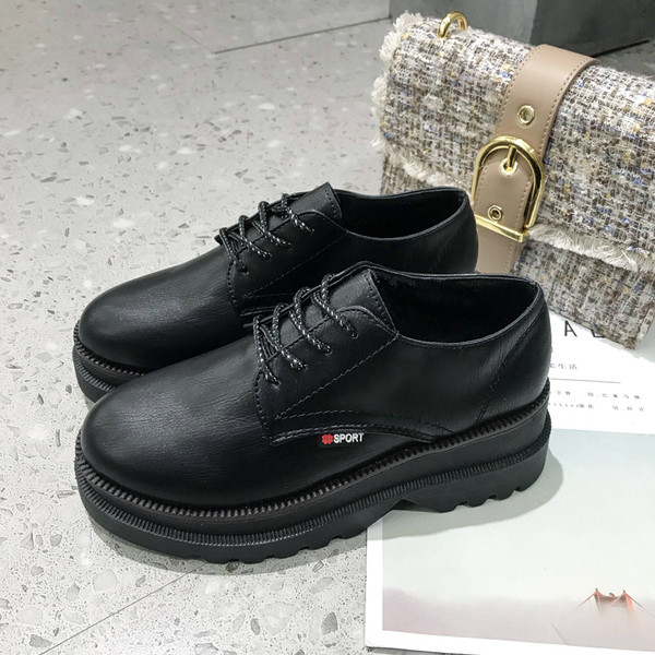 Alkalmi női cipő fűzővel - két színben