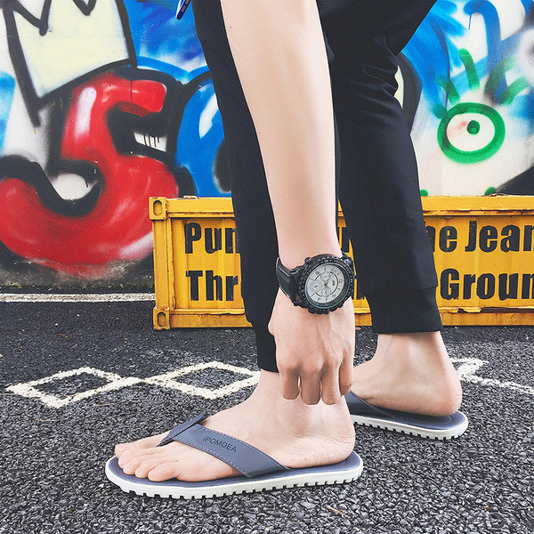 Papuci moderni pentru bărbați din piele artificială cu inscripție în trei culori