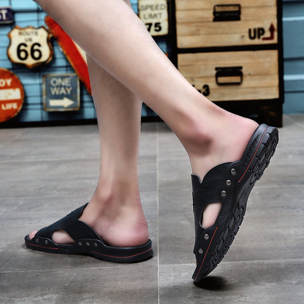 Papuci moderni pentru barbati din imitatie de piele cu emblema in doua culori