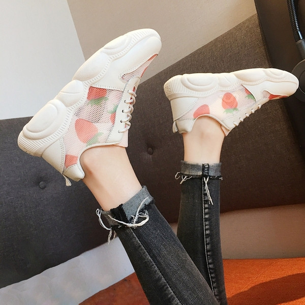 Aktuális női tornacipő fehér és rózsaszín mintával