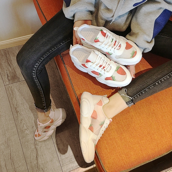 Aktuális női tornacipő fehér és rózsaszín mintával