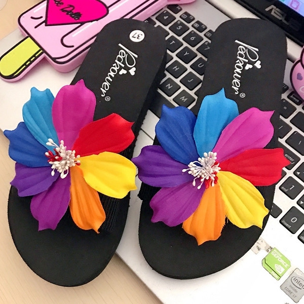 Papuci de damă moderni HIT cu element 3D - trei modele