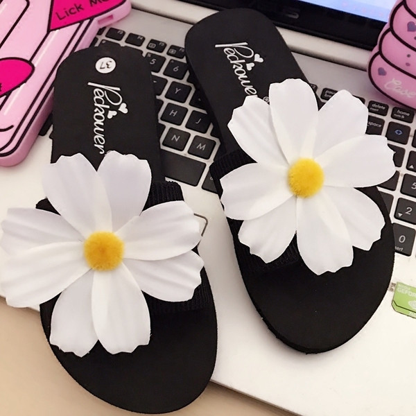 Papuci de damă moderni HIT cu element 3D - trei modele