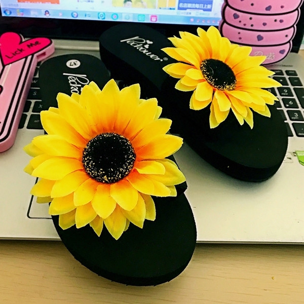 Papuci de damă moderni HIT cu element 3D - trei modele