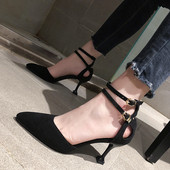 Női cipő hegyes modell magassarkúval, fekete és kék színben