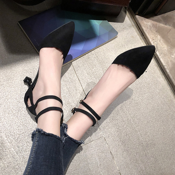 Női cipő hegyes modell magassarkúval, fekete és kék színben