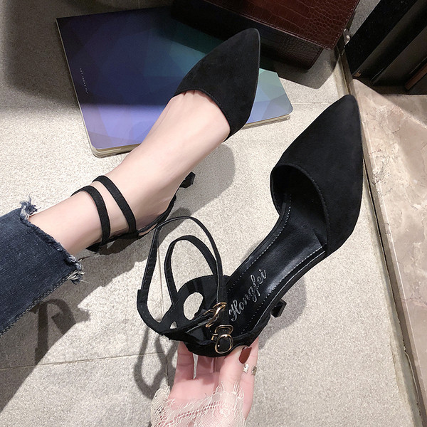 Női cipő hegyes modell magassarkúval, fekete és kék színben