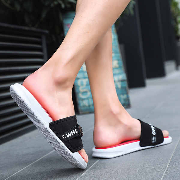 Papuci moderni pentru bărbați cu inscripție în două culori