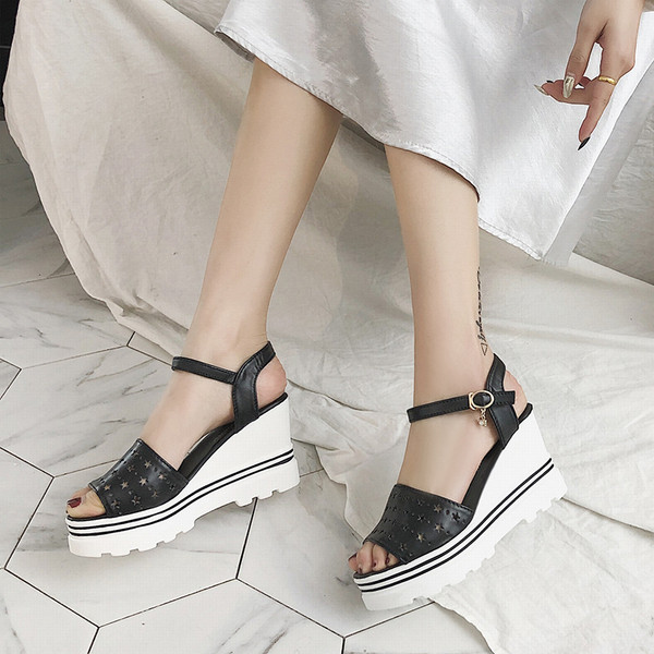 Sandale de dama moderne din piele ecologica cu platforma alb-negru