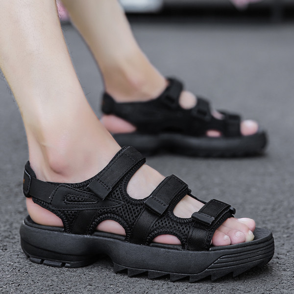 Modern férfi szandál fehér és fekete színben