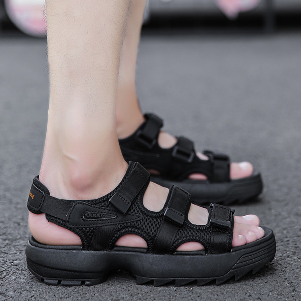 Modern férfi szandál fehér és fekete színben