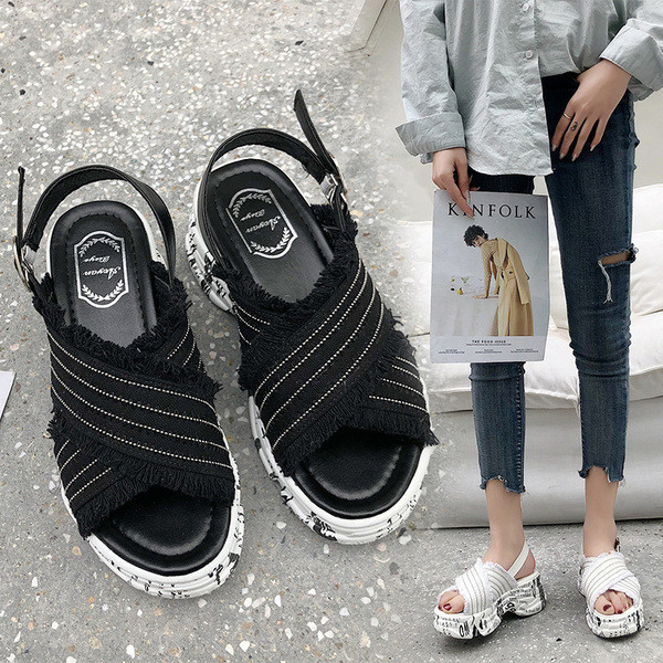 Model nou de sandale dama cu talpa inalta in trei culori