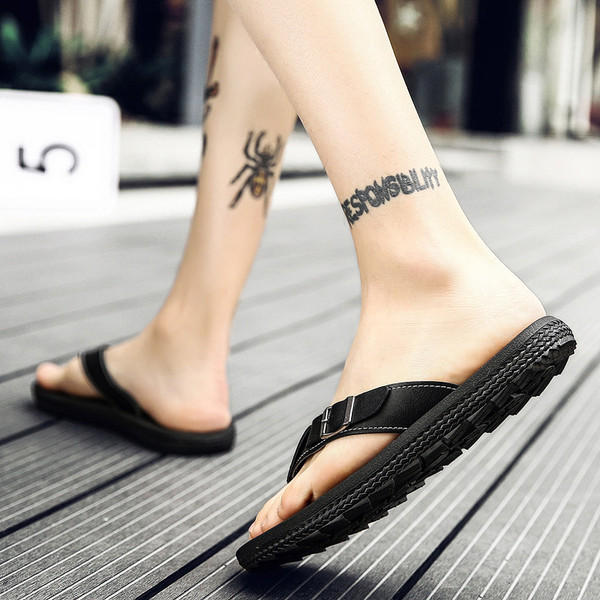 Öko bőrből készült modern férfi papucs három színben