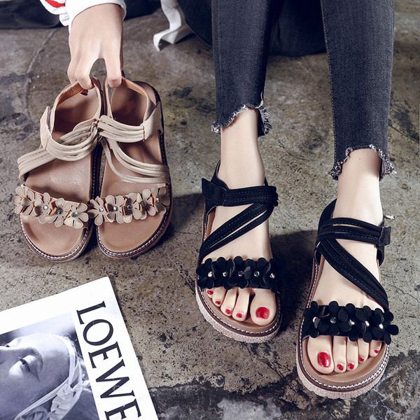 Alkalmi női szandál fekete és bézs színben