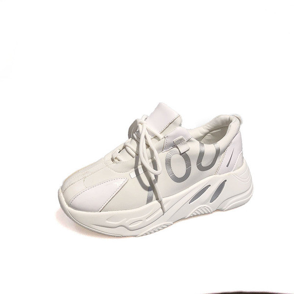 Tenisi de dama actuali cu talpa inalta in doua culori