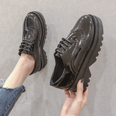 Modern női fűzős cipő két színben