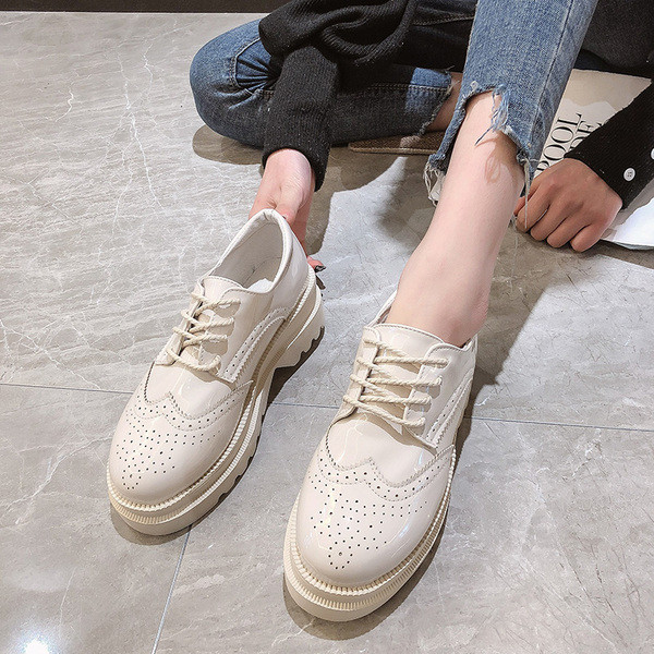 Modern női fűzős cipő két színben