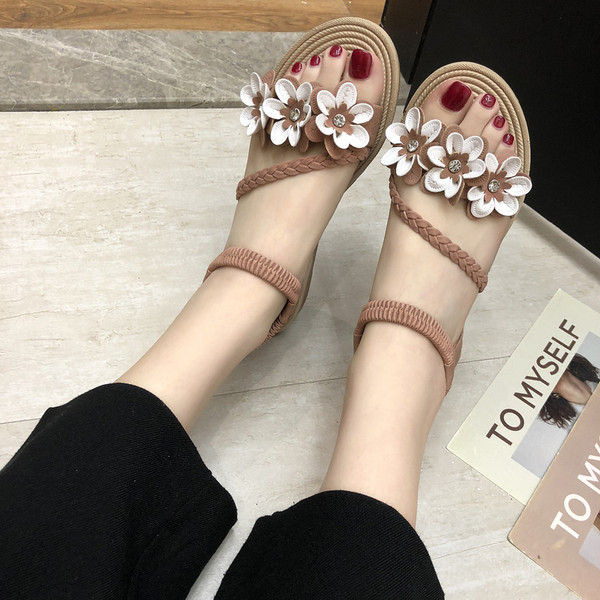 Alkalmi női szandál 3D-s elemmel több színben