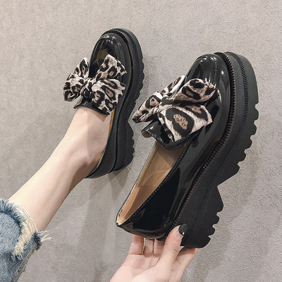 Γυναικεία παπούτσια με κορδέλα σε μαύρο χρώμα