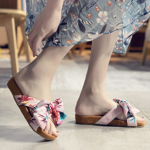 Stílusos női papucs szalaggal, három színben