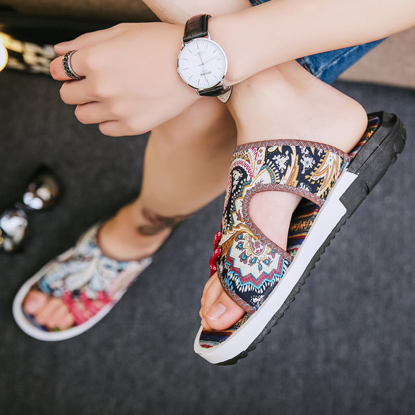 Alkalmi férfi mintás papucs lapos talppal