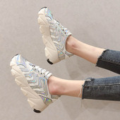 Modern női tornacipő durva talppal, rózsaszín és ezüst színben