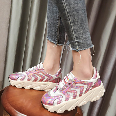 Modern női tornacipő durva talppal, rózsaszín és ezüst színben