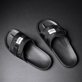 Alkalmi férfi papucs három színben emblémával